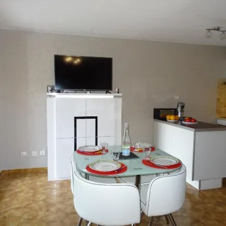 Apartment Port : T2 Avec Loggia, Wifi, Parking, Climatisation, 4 Pers., Proche Plaisance - Fr-1-335-164 *